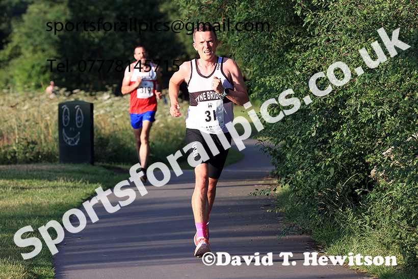The 2025 Tynedale Pie n Peas 10k Road Race, Ovington to Low Prudhoe, Northumberland. Photo: David T. Hewitson/Sports for All Pics